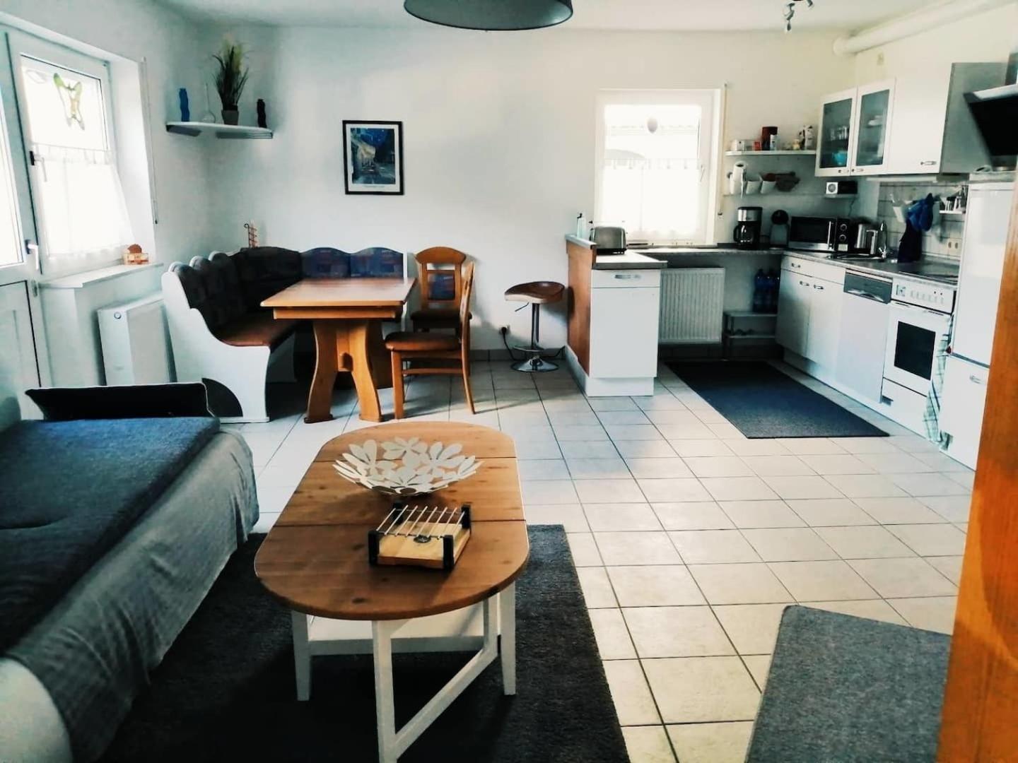 Gladenbach76 Qm Whg Im Eg Haus-Wohlfuehloase Vor Der Haustuerアパートメント エクステリア 写真